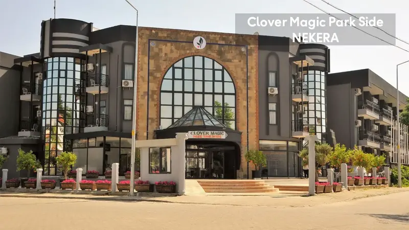 Clover Magic Park Side