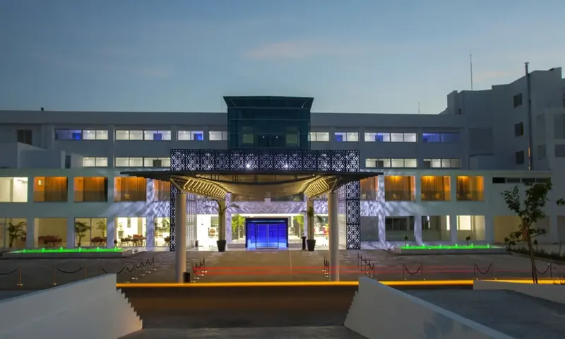 King Evelthon Beach Hotel and Resort