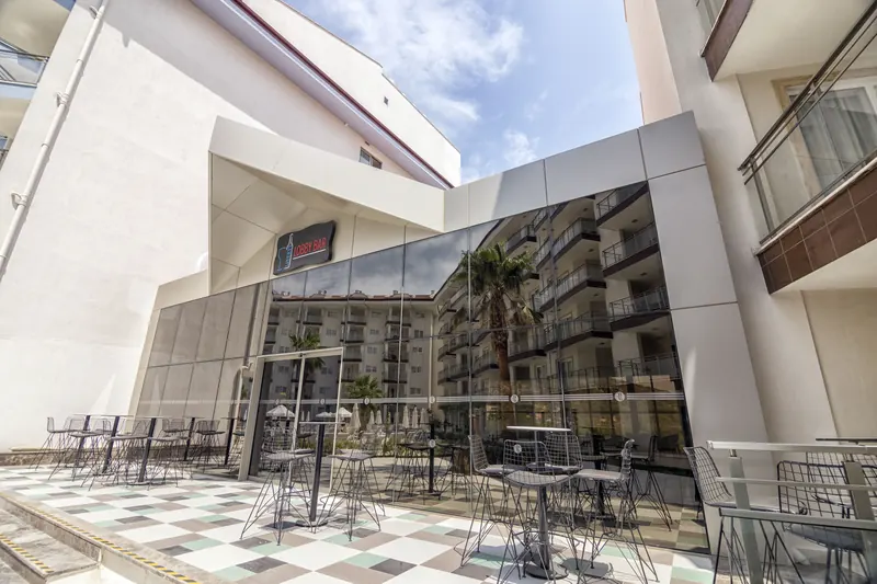 Ramada Hotel & Suites by Wyndham, Kusadasi: zdjęcie 2 z 10