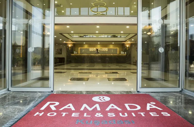 Ramada Hotel & Suites by Wyndham, Kusadasi: zdjęcie 3 z 10