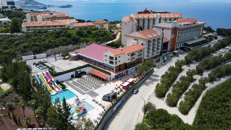 Ramada Hotel & Suites by Wyndham, Kusadasi: zdjęcie 8 z 10