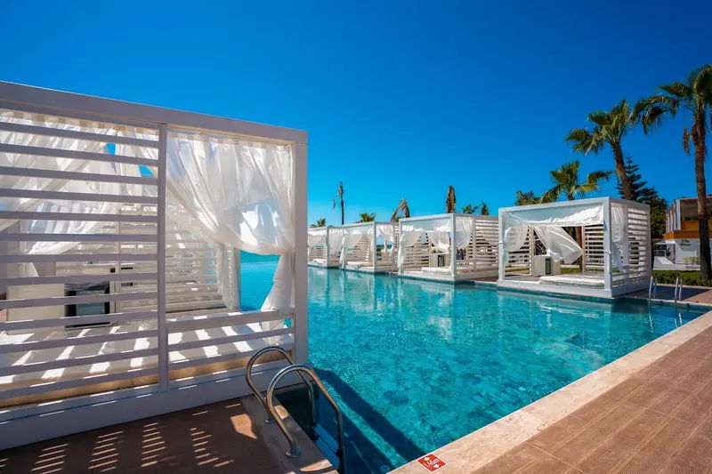Mira Meridia Beach Resort