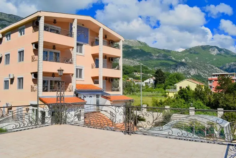 Villa Dolphin