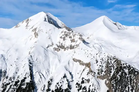 Park Narodowy Pirin w Bułgarii, ośnieżone szczyty widziane z Bansko