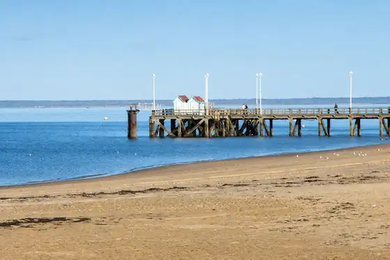 Plaże Olimp, Venus i Jupiter w Venus: piaszczysty brzeg, pomost i spokojne morze