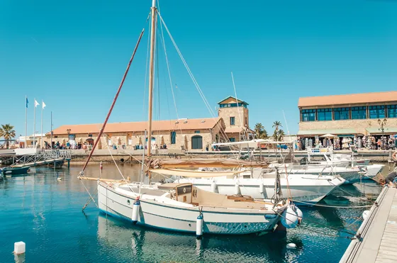 Jachty w porcie w Pafos, Cypr