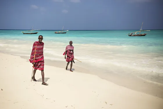 Masajowie na plaży w Nungwi na Zanzibarze